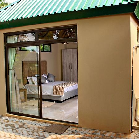Zoe Bush Lodge Pretoria Exterior photo