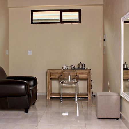 Zoe Bush Lodge Pretoria Exterior photo