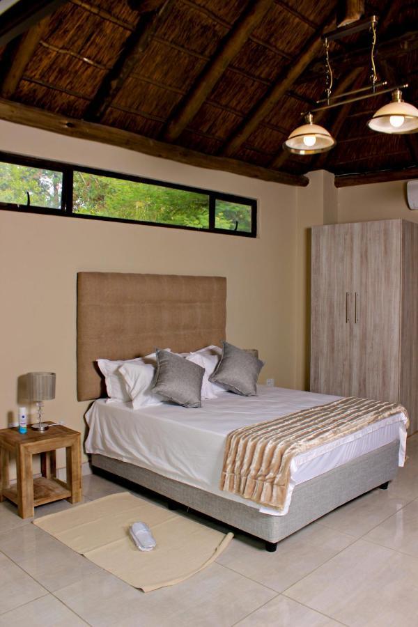 Zoe Bush Lodge Pretoria Exterior photo
